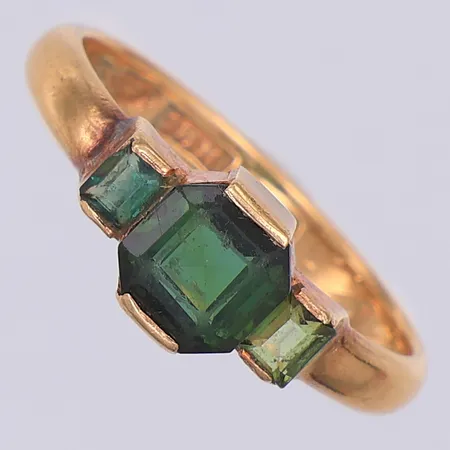 Ring, troligen turmaliner, slitna, stl 16½, år 1951, 18K Vikt: 3,2 g