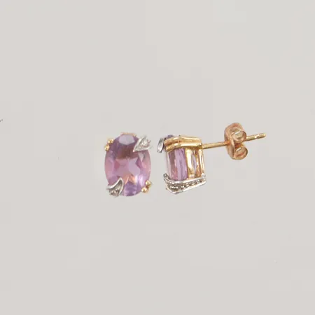 Örhängen, ametister samt diamanter 4 x ca. 0,0025ct, 8x6,5mm, stift, 18K, 2,0g.