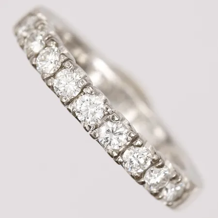 Ring, halvallians, med briljantslipade diamanter 9 x ca 0,06ct, kvalitet ca TW-W(G-H)/VS, stl: 16¼, gravyr, 18K vitguld Vikt: 5,1 g