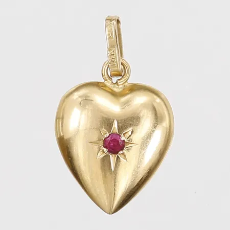 Hänge hjärta med röd sten, längd 21mm inklusive ögla, bredd 12mm, 18K  Vikt: 0,9 g
