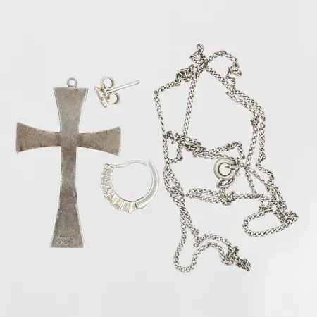 Diverse silver, två udda örhängen, kedja samt hänge, hårt slitage/defekt, silver. Vikt: 6,2 g