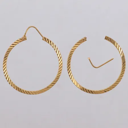 Ett par Örhängen, creoler, defekt, 18K Vikt: 6,3 g