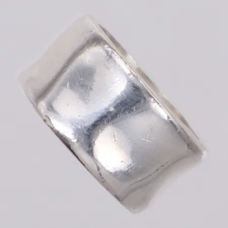 Ring, stl 16¼, Moonwalk, design  Efva Attling, bredd 11mm, 925/1000 silver Vikt: 11,8 g