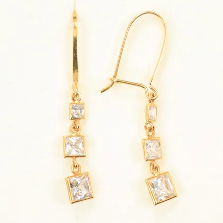 Ett par örhängen med vita stenar, längd ca20mm, bredd 2,5-5mm, 18K Vikt: 1,8 g