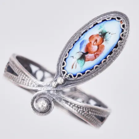 Ring med floral dekor, stl: 17, bredd: ca 5-22mm, metall