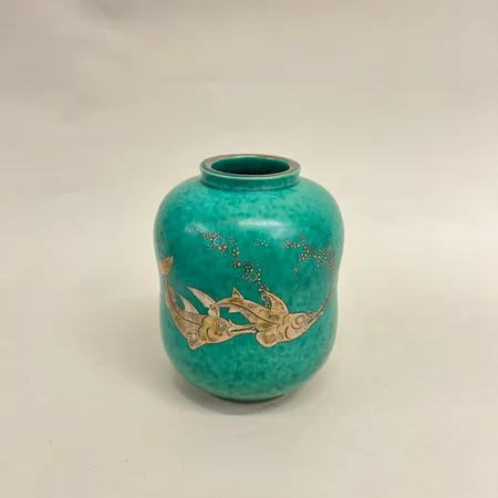 Vas, Argenta 1079, Wilhelm Kåge för Gustavsberg, höjd ca 15cm, silverdekor i form av fiskar med mindre slitage Skickas med postpaket.