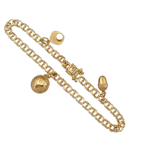 Armband Bismarck med tre berlocker, 18K guld, N S E Guldvaru Aktiebolag, svensk kontrollstämpel, längd knäppt 17,5 cm, bredd 4 mm, berlocker med varierande mått, fint skick Vikt: 7 g