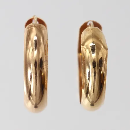 Ett par örhängen Creoler, Ø21mm, bredd ca 5mm, varav en buckligt, 18K Vikt: 1,5 g