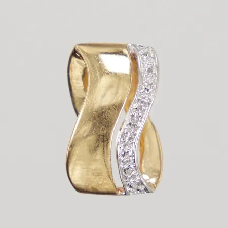 Hänge, 8/8slipade diamanter 3x ca 0,005ct, ca 10x15,3mm, dold ögla, GHA 18K Vikt: 1,8 g