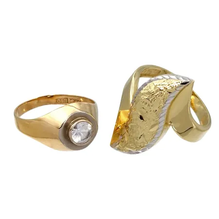 Ringar, två st, 14K guld - vikt 4,3g, 18K guld - bruttovikt 3,0g, intryckningar, slitage