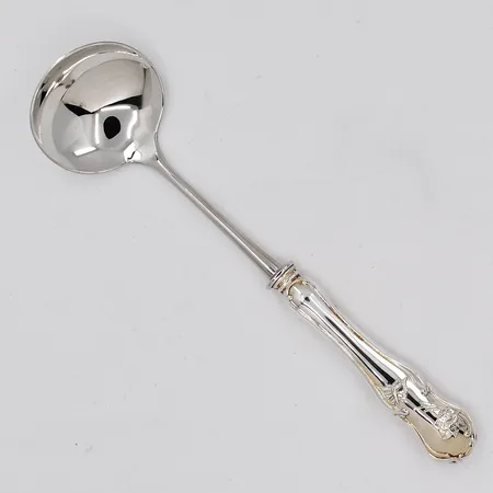 Serveringssked, modell Meya Lerible, Mema, Fyrklövern, längd 22,5cm, stålblad, silver 925/1000, bruttovikt 106,7g Vikt: 106,7 g