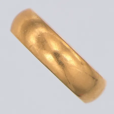 Ring, slät, stl 16½, gravyr, 18K Vikt: 3,8 g