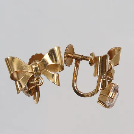 Ett par örhängen med vita stenar, ca 14x15mm, 18K Vikt: 4,1 g