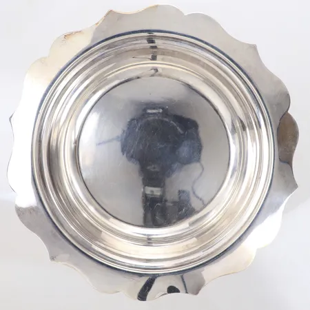 Skål, 18cm, höjd 35mm, lätta kantbucklor, William Hutton & Sons Cross Arrows, nysilver Vikt: 0 g