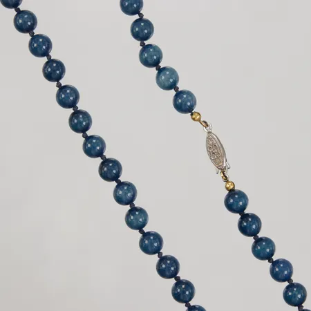 Collier med blå stenar, längd ca 47cm, Ø ca 8mm, vitmetall lås