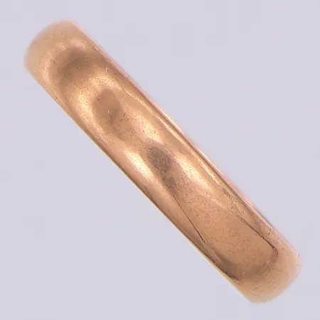 Ring, slät, stl 19½, gravyr, 18K Vikt: 3,5 g