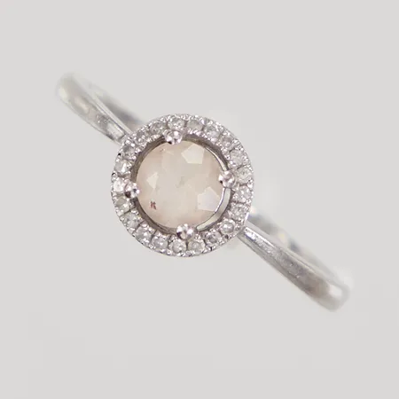 Ring med rosa sten och åttkantslipade diamanter 21x0,01ct, stl 18, bredd 1,7-8,2mm, GHA, vitguld 18K, Vikt: 2,5 g