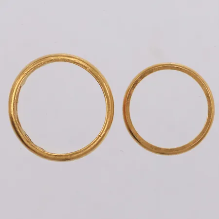 två ringar, stl 18 & 20½, gravyr, 23K Vikt: 16,9 g