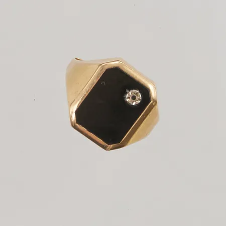 Klackring, onyx, Ø20¾, bredd: 2,7-17,5mm, ojämn skena, 18K, 4,7g.