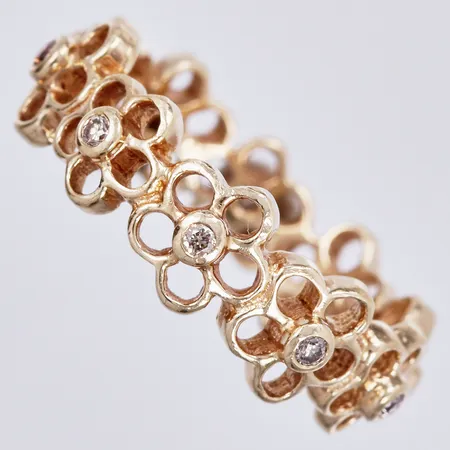 Ring med diamanter ca 10x0,015ct, Pandora, stl: 16¾, bredd: ca 6mm, 14K Vikt: 3,7 g