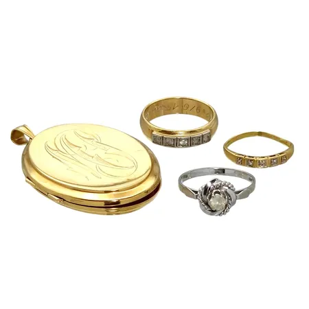 Diverse smycken, 18K guld, monogram, gravyrer, slitna stenar och defekter Vikt: 22,4 g