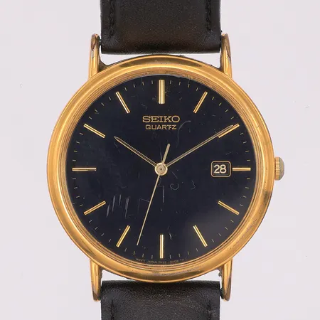 Herrur Seiko, quartz, stål, Ø34mm, nr 7N22-8A00, snr 575415, repigt glas, står still, läderband