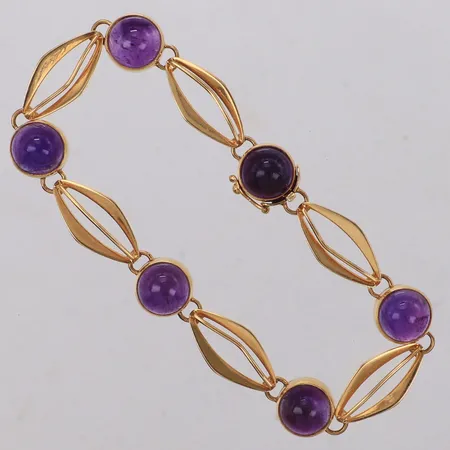 Armband med ametister, längd 19cm, bredd 9mm, 18K Vikt: 15,1 g