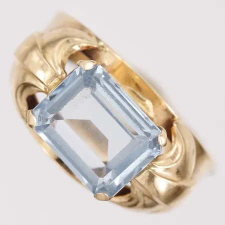 Ring med ljusblå sten, stl: 18½, bredd: 11-3,5mm, Sverige 1976, bruksslitage, 18K guld Vikt: 3,6 g