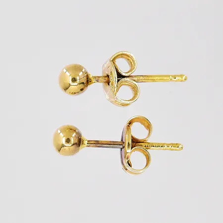Ett par örhängen, Ø 3mm, 14K Vikt: 0,4 g