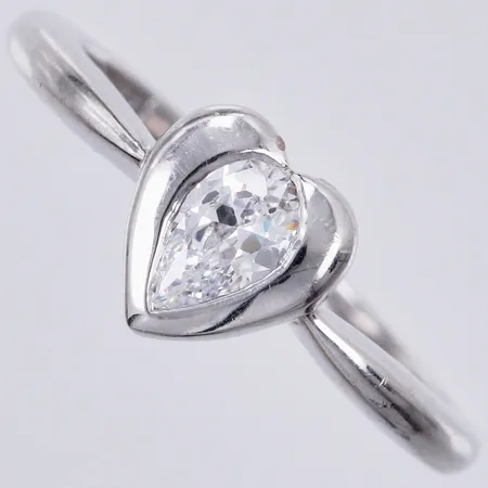 Ring, hjärta med sten, slt: ca 17, bredd: ca 2-8mm, GHA, 925/1000 silver Vikt: 2,4 g