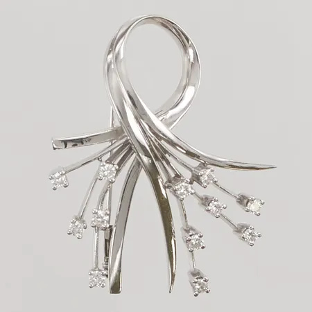 Brosch med diamanter 12 x ca. 0,04-0,05ct, 45x35mm, vitguld, 18K, 14,8g.
