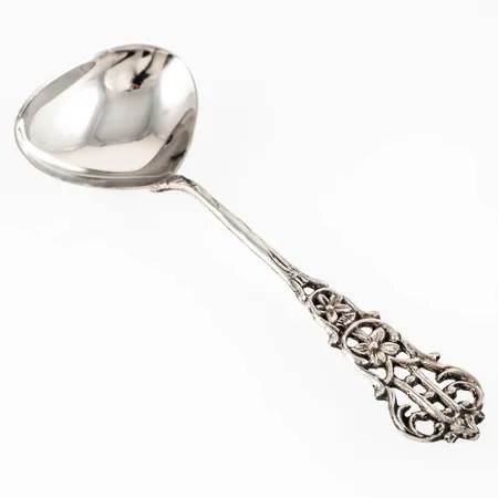 Sockersked i silver. Längd 93 mm. Vikt: 8,9g. Stämplad L9 (1961), GEWE, silver, kattfot. 