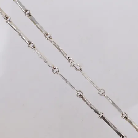 Collier, stavar, längd 60cm, bredd 4,4mm, Hedwig Westermark, Smide & Form, Stockholm år 1990, 925/1000 silver Vikt: 43,1 g