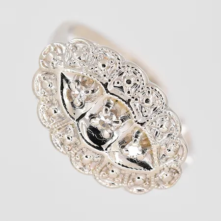 Ring, vitguld, diamanter ca 0,05ctv, stl 17¾, bredd ovandel 11,6mm, 14K Vikt: 3,8 g