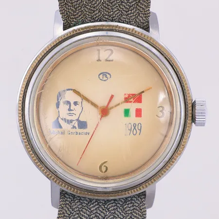 Herrur Vostok, Michail Gorbatjov 1989, manuell, Ø37mm, serienr 003762, made in USSR, repigt glas, tygband