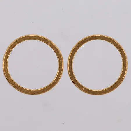 Två Ringar stl 17, bredd 2,3, gravyr, 23K Vikt: 8,6 g