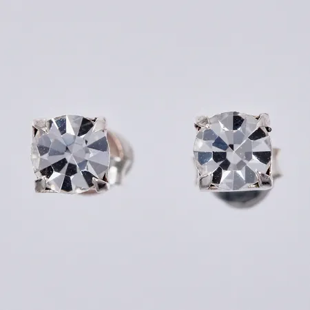 Ett par örhängen med stenar, Ø ca 5mm, 925/1000 silver Vikt: 0,6 g