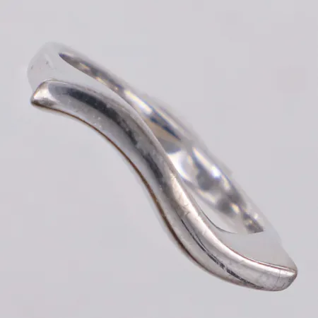 Ring, stl 17, 925/1000 silver Vikt: 4,1 g