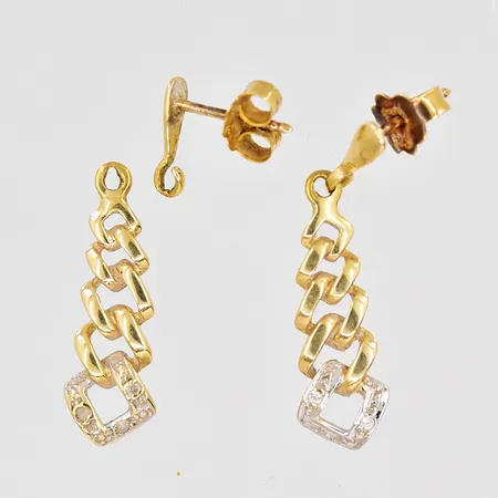 Ett par örhängen, längd 32mm, trasig, 14K Vikt: 2,8 g