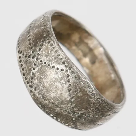 Ring, stl 16¾, bredd 5-10mm, skev, märkt Copy, 925/1000 silver Vikt: 4,8 g