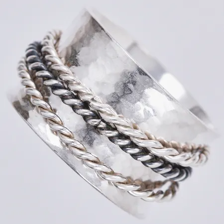 Ring MAARIT, stl: 18, bredd ca 13mm, 925/1000 silver Vikt: 10,7 g