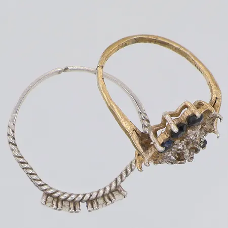 2 Ringar, stenar defekta, av, silver Vikt: 4,1 g