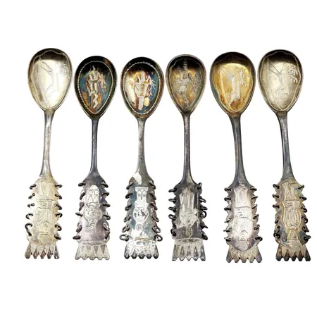 Kaffeskedar "Lappskedar", samiskt motiv, silver, 6 stycken, förgyllda skedblad, graverad dekor, olika tillverkare, ej namngravyr, bruksskick Vikt: 74,1 g