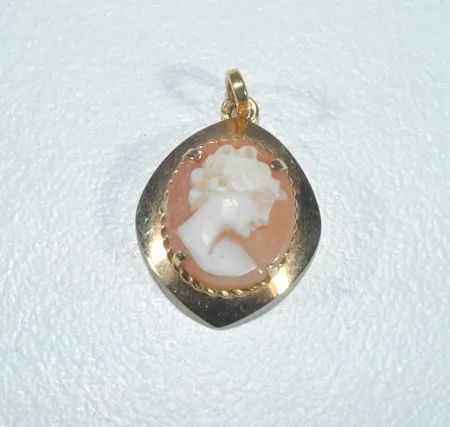 Camehänge 18k 2,1gr L2,3cm B14,71mm Vikt: 2,1 g