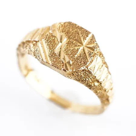 Ring, stl 17½(55), bredd 10mm, 21k Vikt: 3,9 g