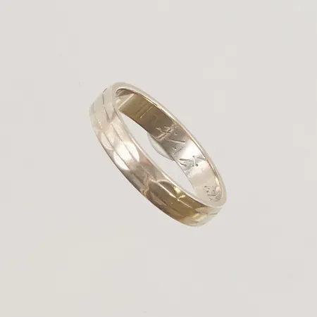 Ring, Ø18½, bredd: 3,9mm, gravyr, vitguld, 14K, 3,5g.