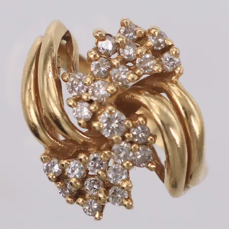 Ring stl 16½, bredd 2,4-18mm, diamanter 23x ca 0,01-0,05ct, 14K Vikt: 8,4 g