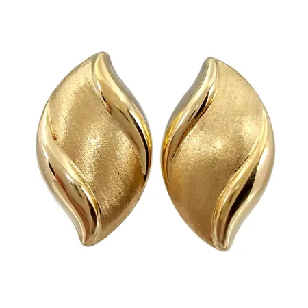 Örhängen, 18K guld, större modell, delvis matterad, UnoAerre, storlek 14x24 mm, fint skick Vikt: 5,8 g