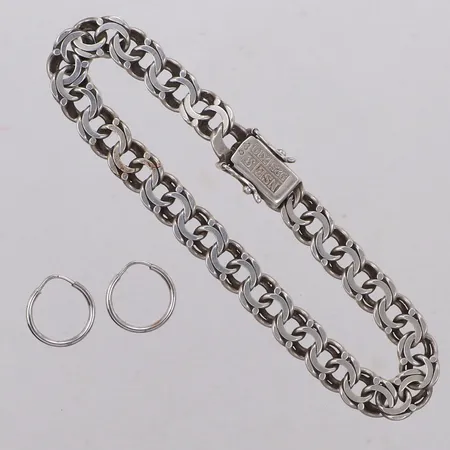 Armband, Bismarck, längd 19cm, bredd 7,5mm, Ett par örhängen, längd 13mm, 925/1000 silver Vikt: 15 g