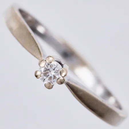 Ring vitguld med diamant ca 1x0,10ct, stl: 17½, bredd: ca 1-3mm, 18K Vikt: 2,3 g